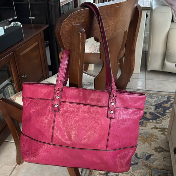 Fossil magenta all leather shoulder bag w/zip closure. Red interior. EUC. - Picture 2 of 10